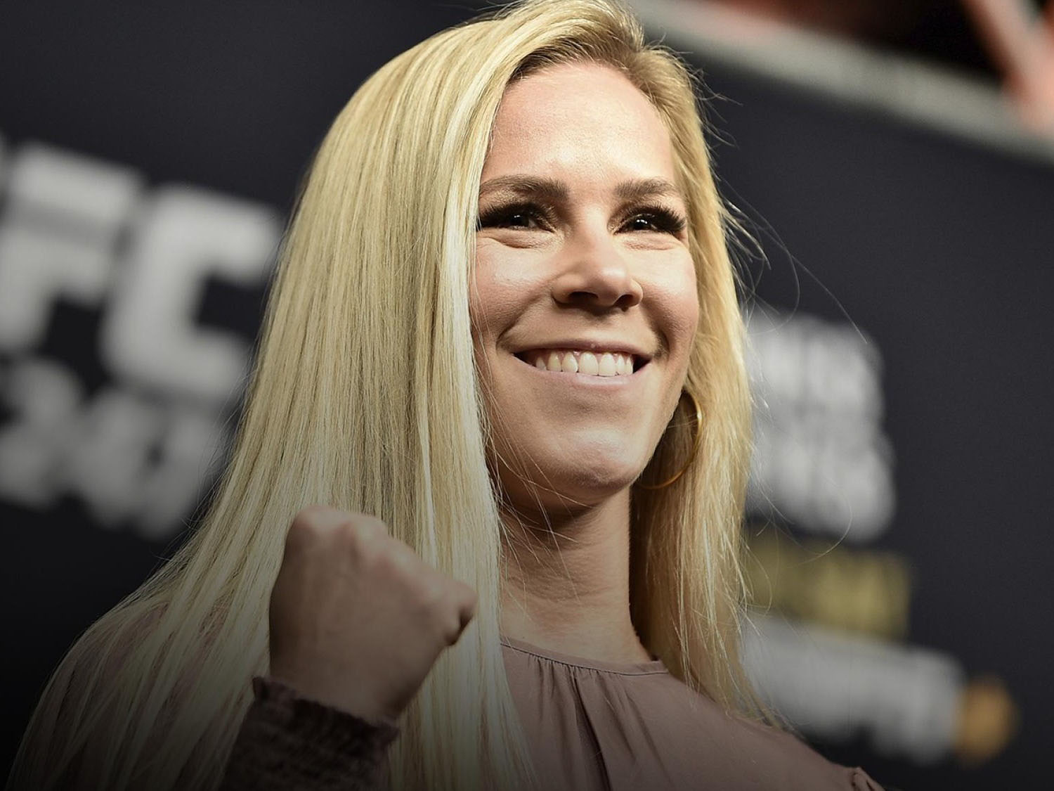 Katlyn Chookagian (Armenian: ?????? ?????????; born December 28, 1988) is an American mixed martial artist who has competed in the bantamweight divisi...